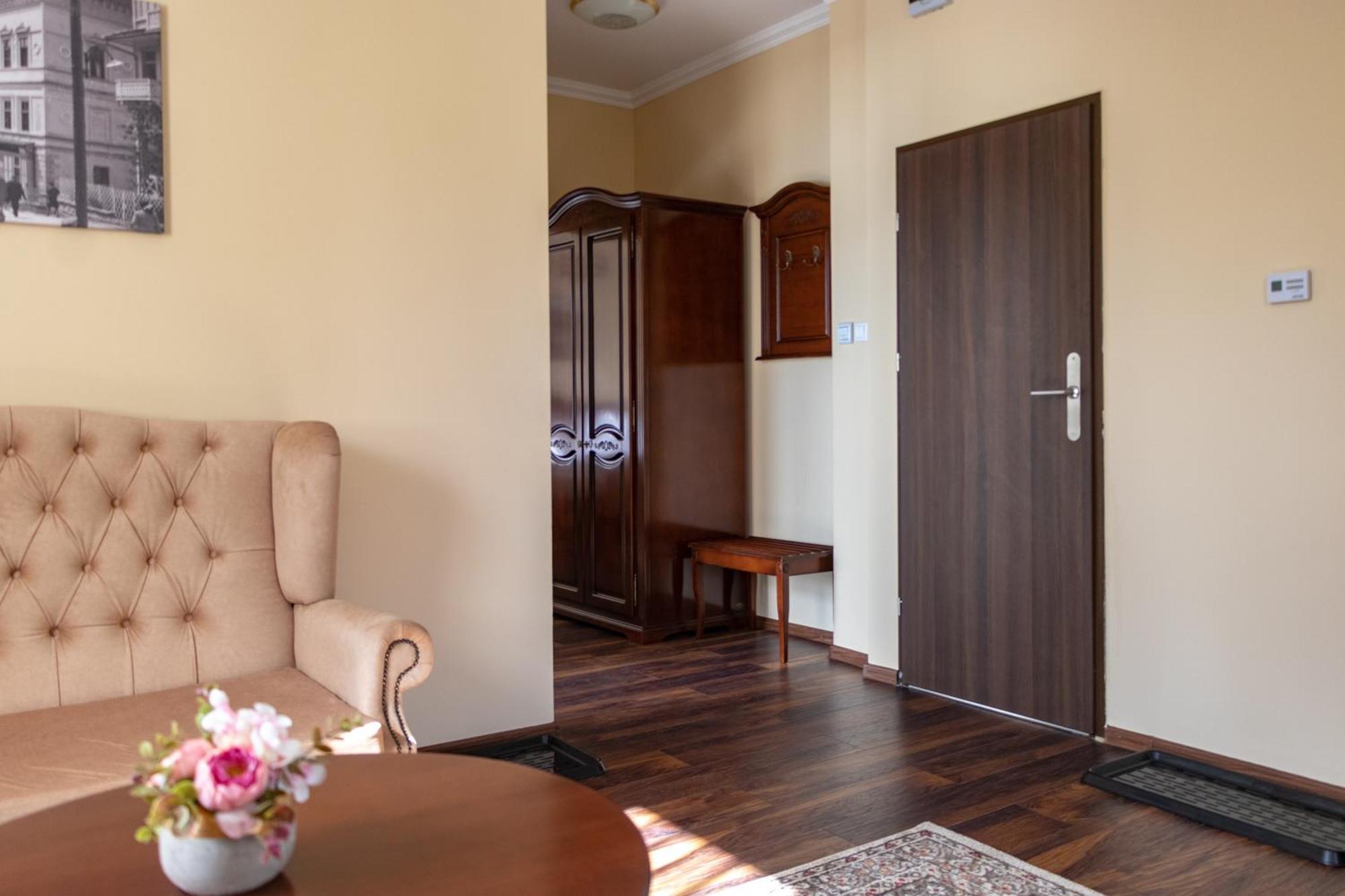 Hotel Melik à Borsec Extérieur photo