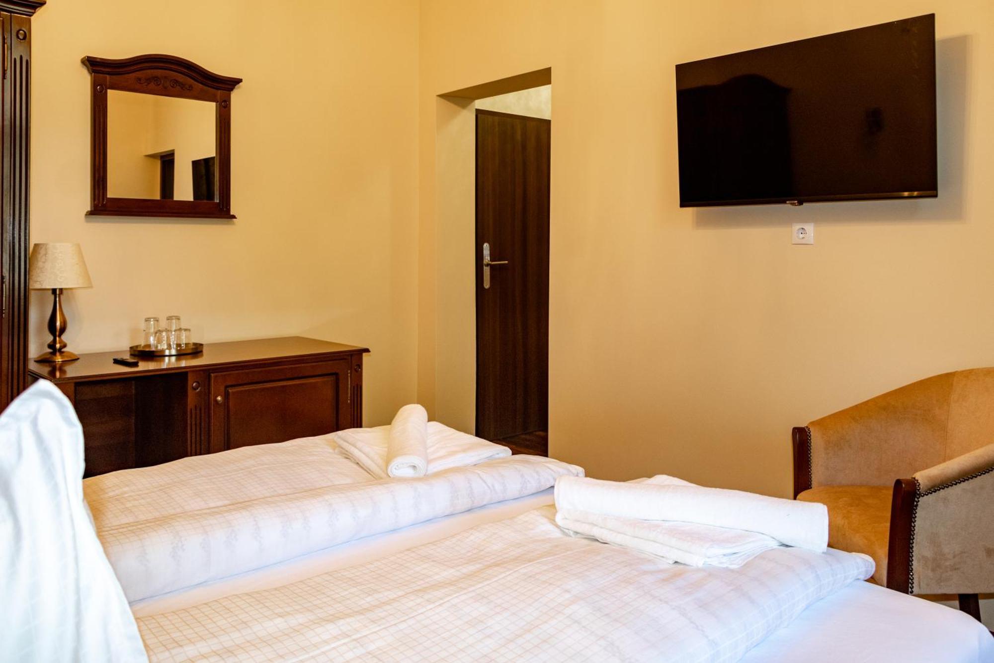 Hotel Melik à Borsec Extérieur photo